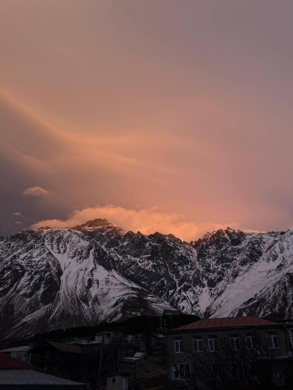 Guest House Misho Kazbegi Ngoại thất bức ảnh