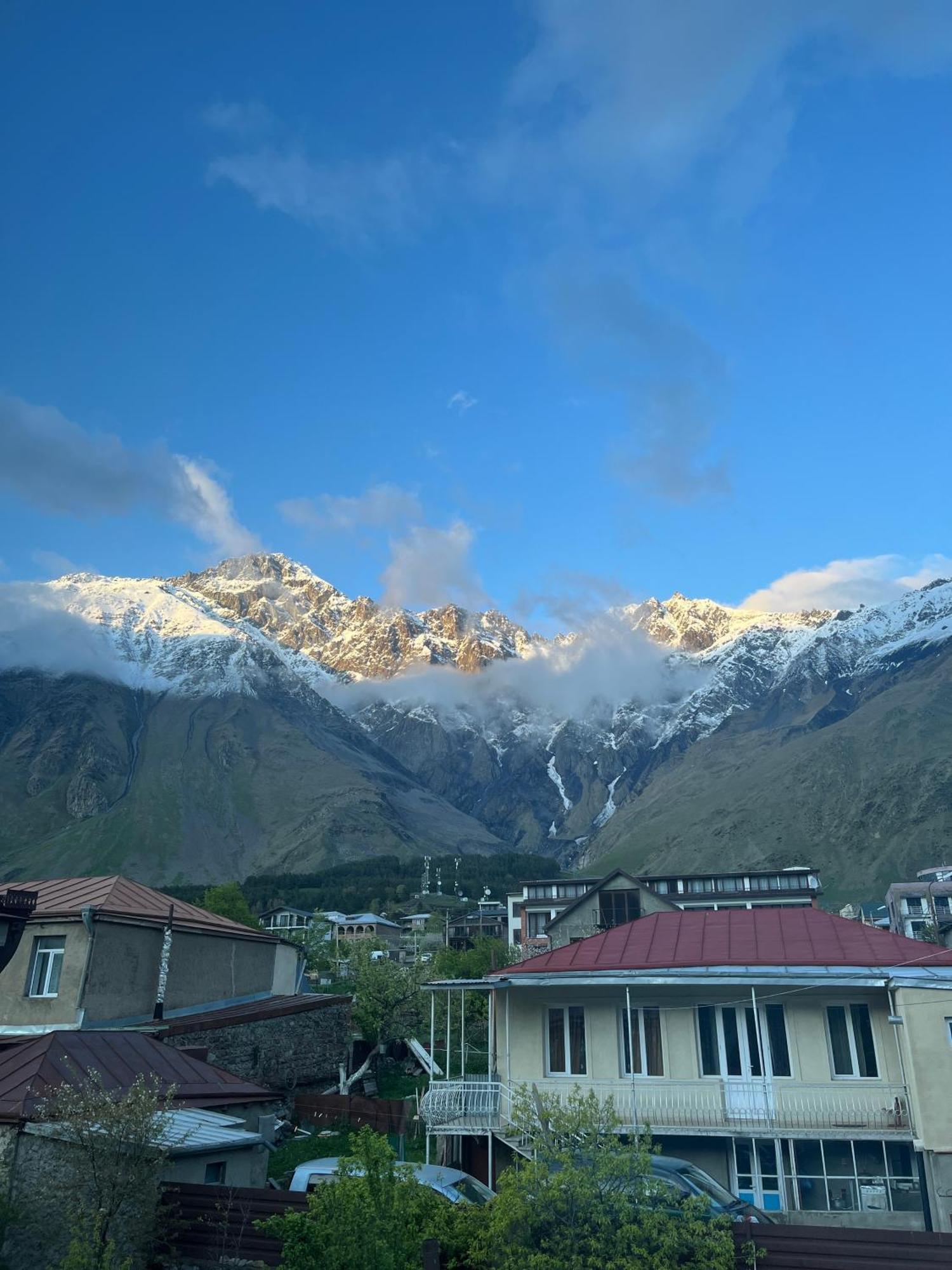 Guest House Misho Kazbegi Ngoại thất bức ảnh